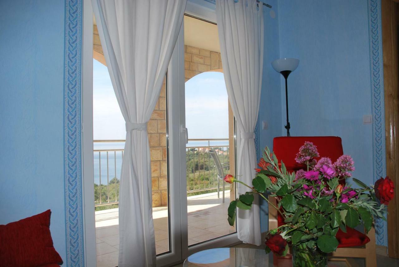 Villa Lunaris Maslinica Exterior photo